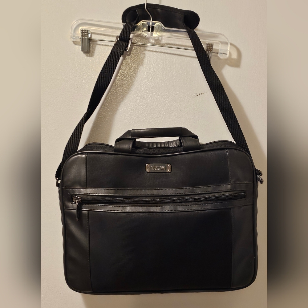 Kenneth Cole Reaction R-Tech 17" Black Laptop Computer Messenger Crossbody Bag